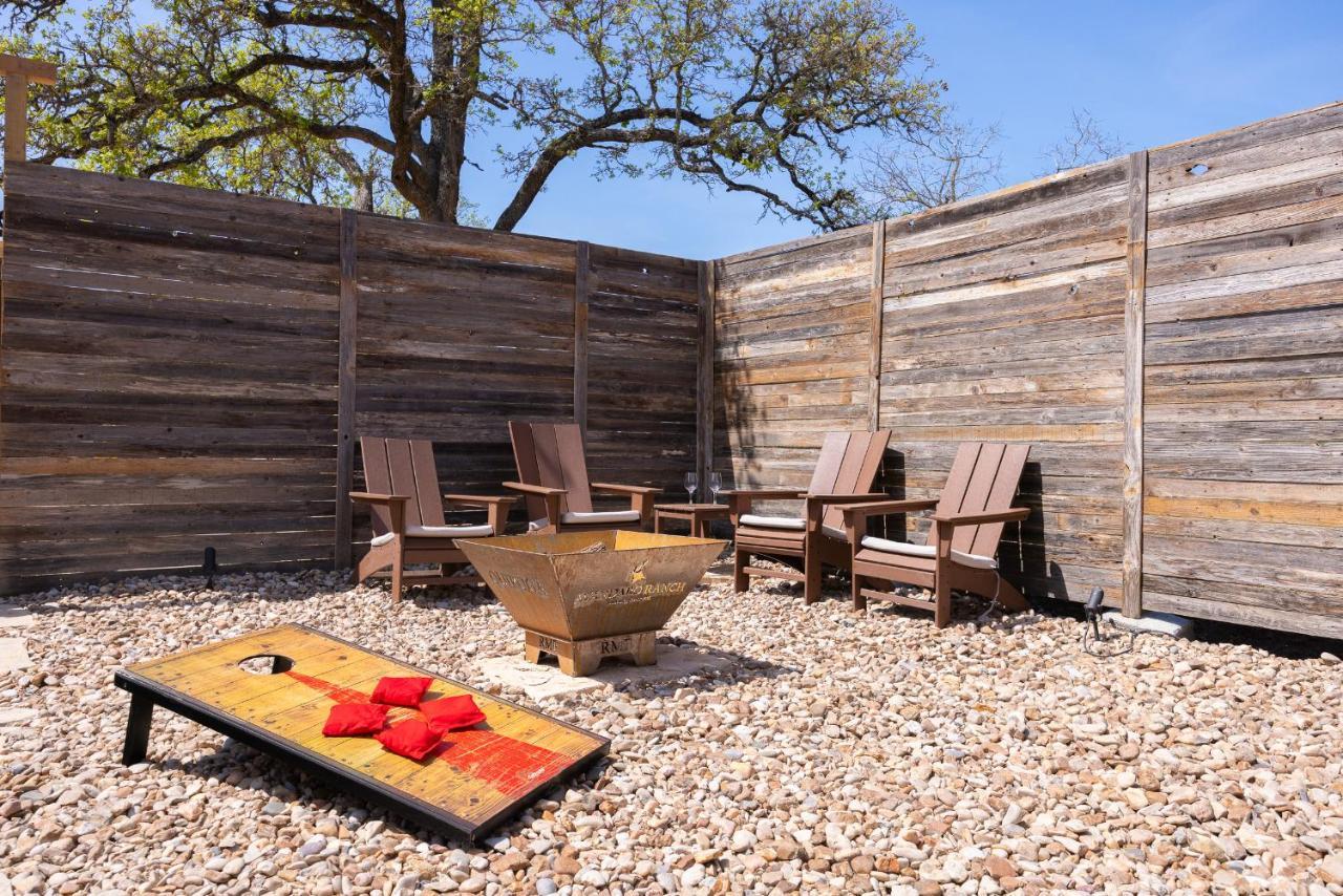 Romantic Tiny Luxury Retreat W Heated Pool, Sauna N Outdoor Shower In Wimberley 10 Acres エクステリア 写真