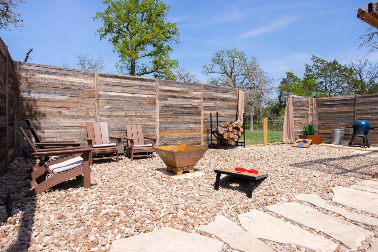 Romantic Tiny Luxury Retreat W Heated Pool, Sauna N Outdoor Shower In Wimberley 10 Acres エクステリア 写真
