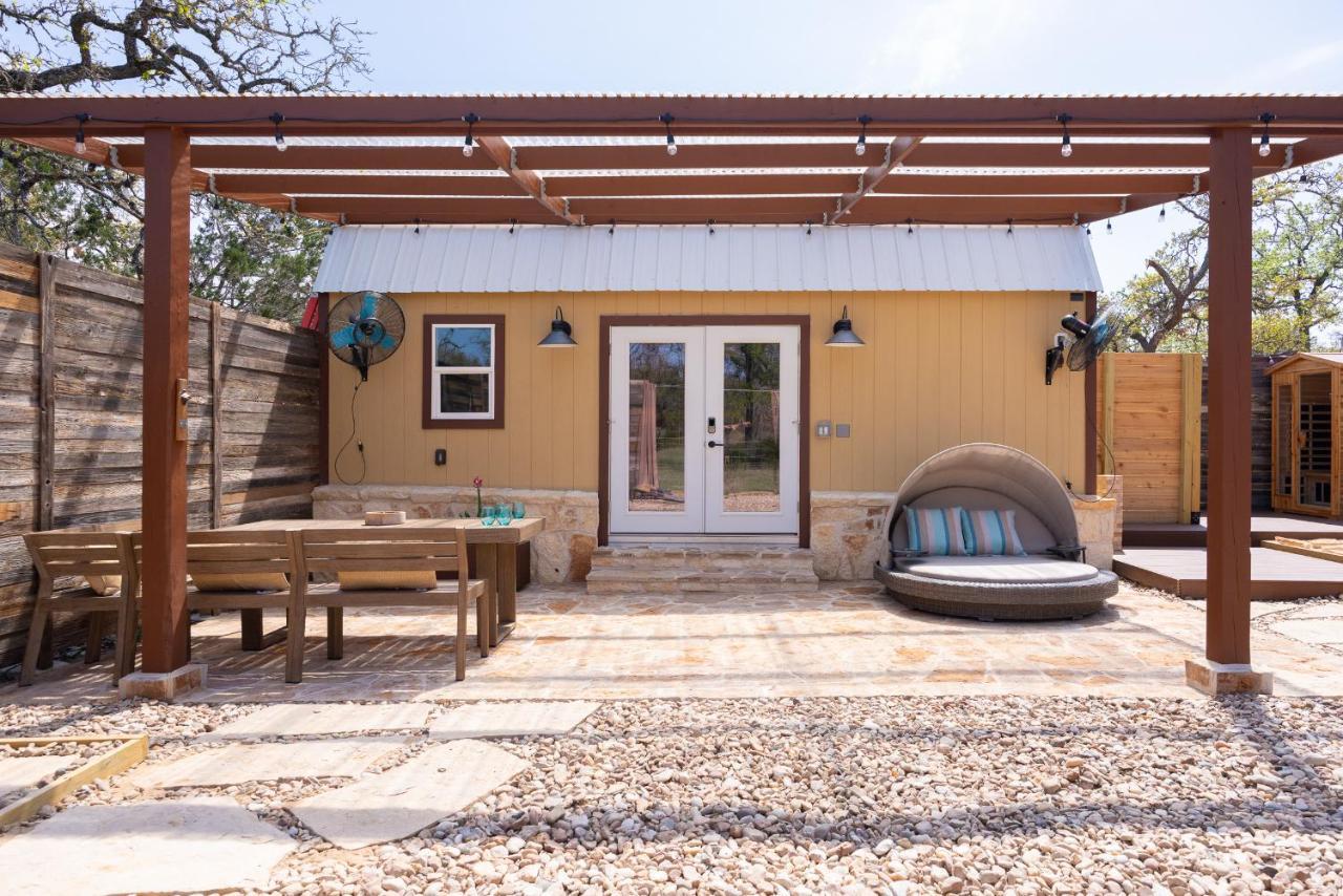 Romantic Tiny Luxury Retreat W Heated Pool, Sauna N Outdoor Shower In Wimberley 10 Acres エクステリア 写真