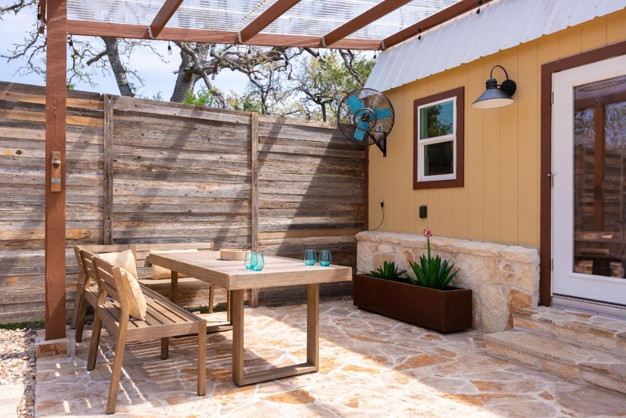 Romantic Tiny Luxury Retreat W Heated Pool, Sauna N Outdoor Shower In Wimberley 10 Acres エクステリア 写真