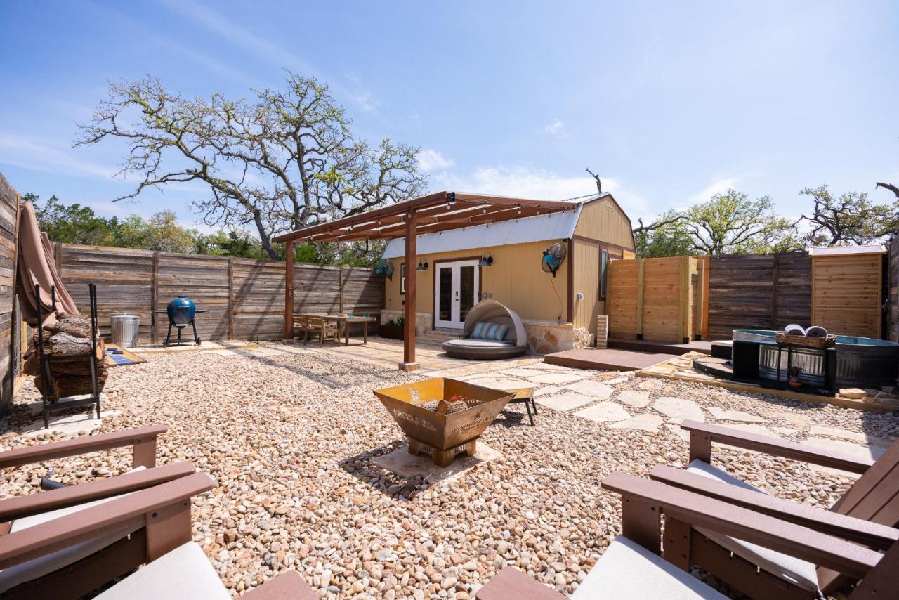 Romantic Tiny Luxury Retreat W Heated Pool, Sauna N Outdoor Shower In Wimberley 10 Acres エクステリア 写真