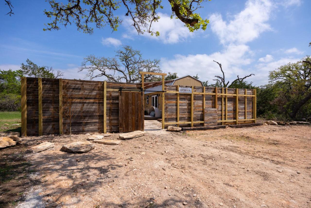 Romantic Tiny Luxury Retreat W Heated Pool, Sauna N Outdoor Shower In Wimberley 10 Acres エクステリア 写真