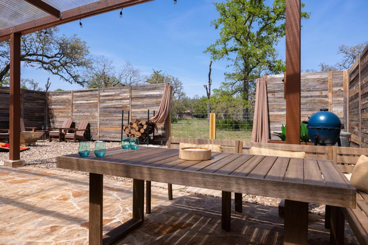 Romantic Tiny Luxury Retreat W Heated Pool, Sauna N Outdoor Shower In Wimberley 10 Acres エクステリア 写真