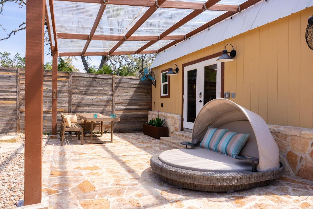 Romantic Tiny Luxury Retreat W Heated Pool, Sauna N Outdoor Shower In Wimberley 10 Acres エクステリア 写真