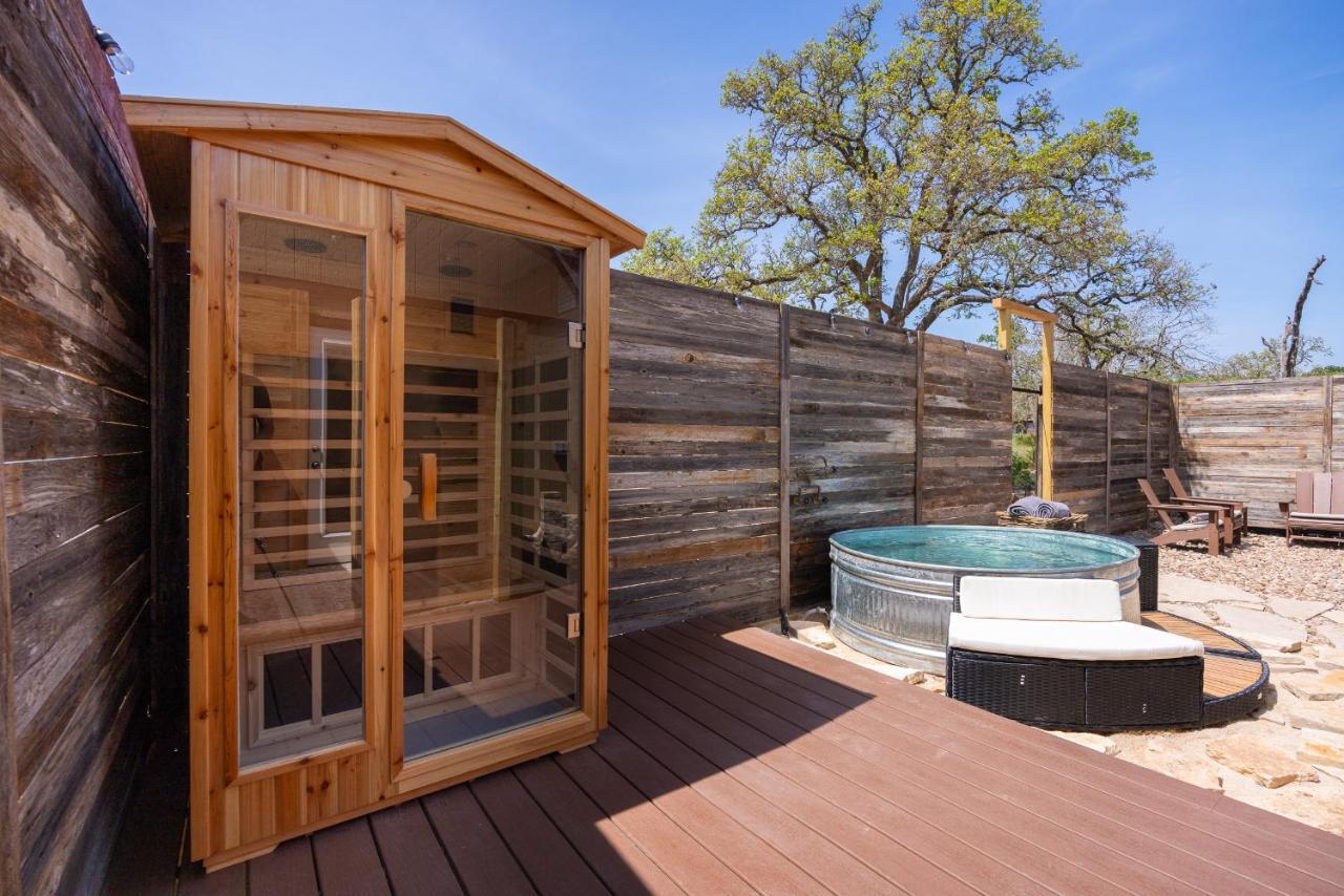 Romantic Tiny Luxury Retreat W Heated Pool, Sauna N Outdoor Shower In Wimberley 10 Acres エクステリア 写真