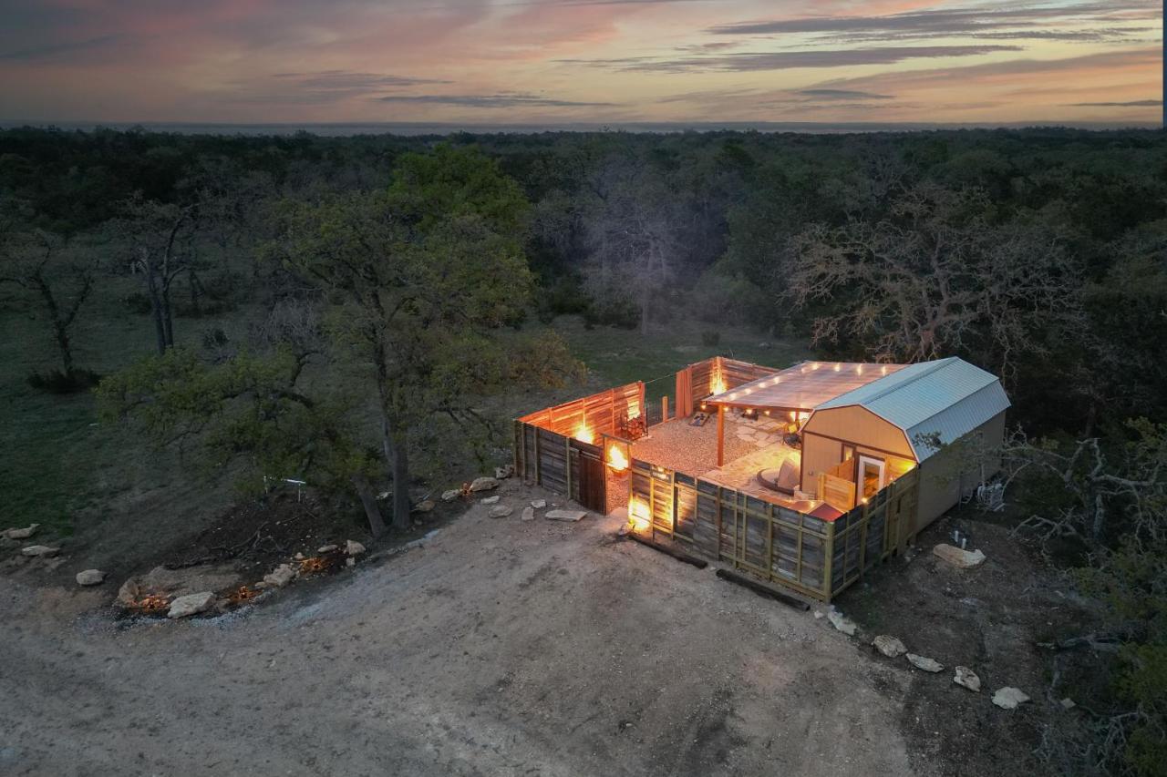 Romantic Tiny Luxury Retreat W Heated Pool, Sauna N Outdoor Shower In Wimberley 10 Acres エクステリア 写真