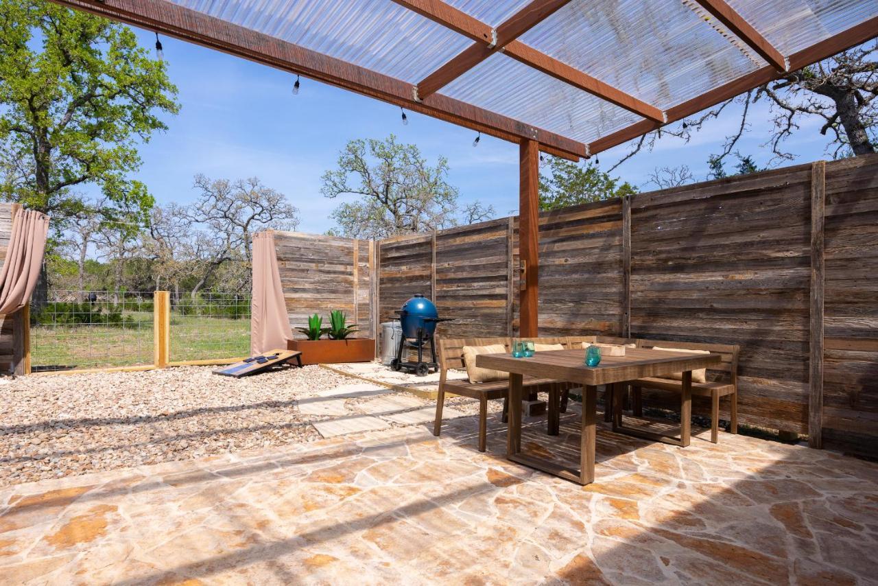 Romantic Tiny Luxury Retreat W Heated Pool, Sauna N Outdoor Shower In Wimberley 10 Acres エクステリア 写真