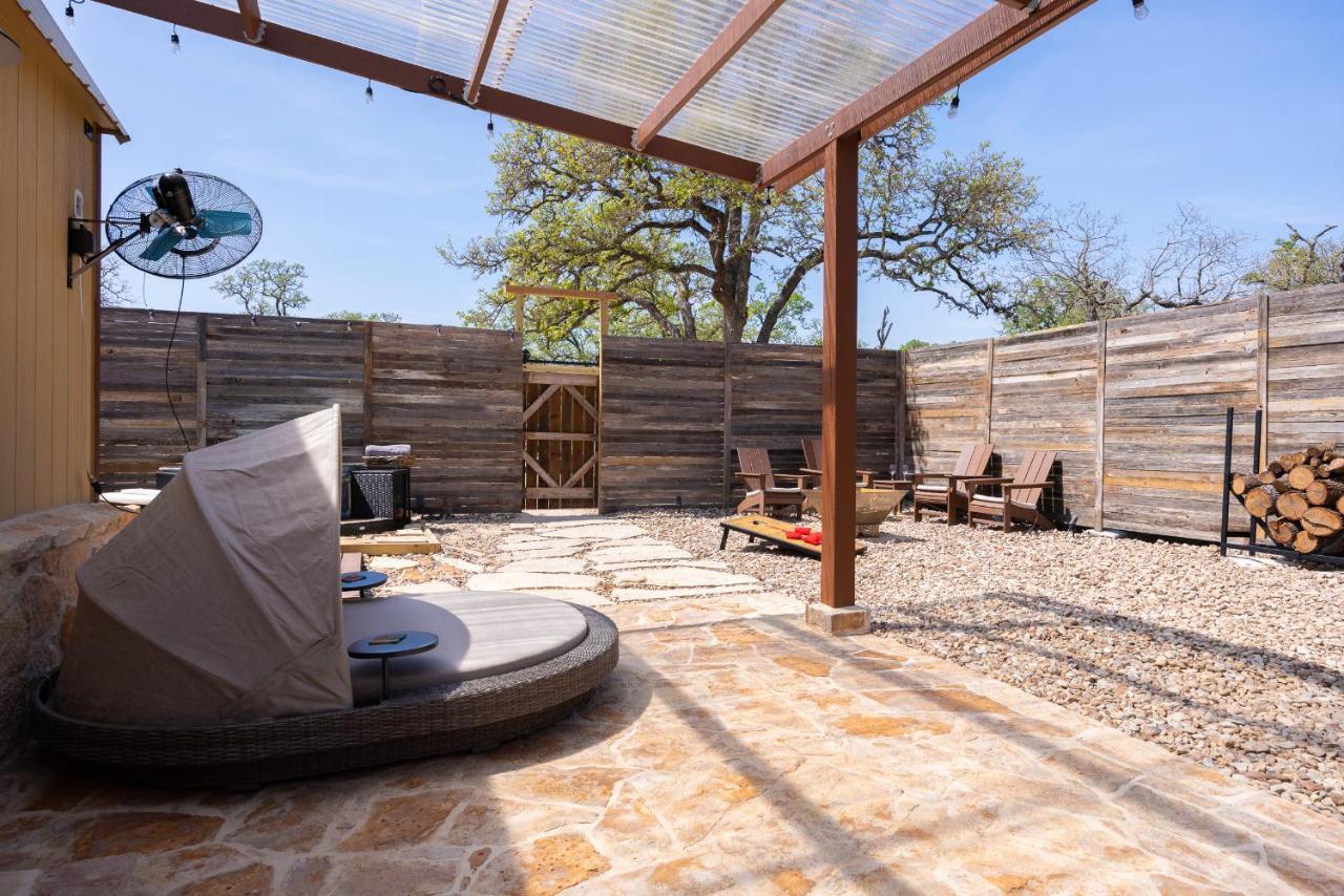 Romantic Tiny Luxury Retreat W Heated Pool, Sauna N Outdoor Shower In Wimberley 10 Acres エクステリア 写真