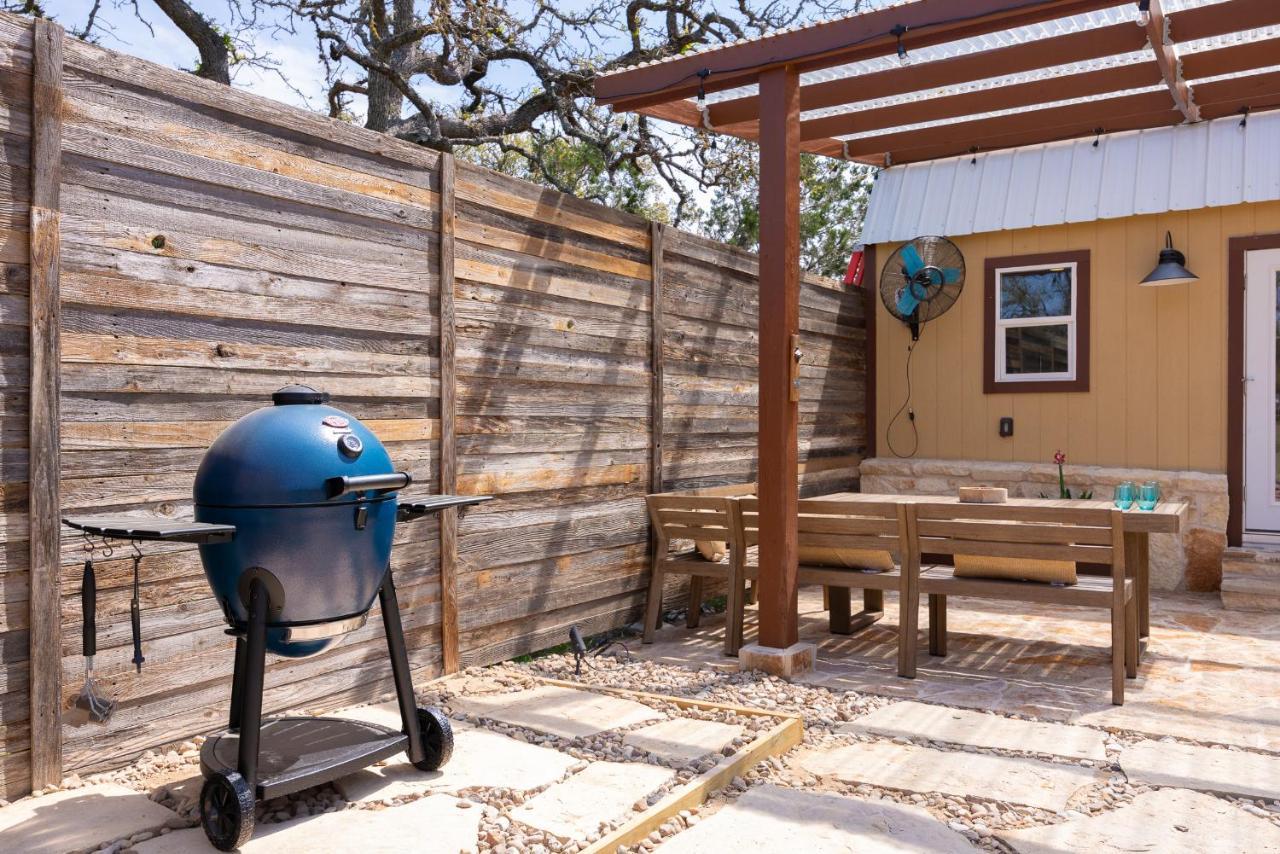 Romantic Tiny Luxury Retreat W Heated Pool, Sauna N Outdoor Shower In Wimberley 10 Acres エクステリア 写真