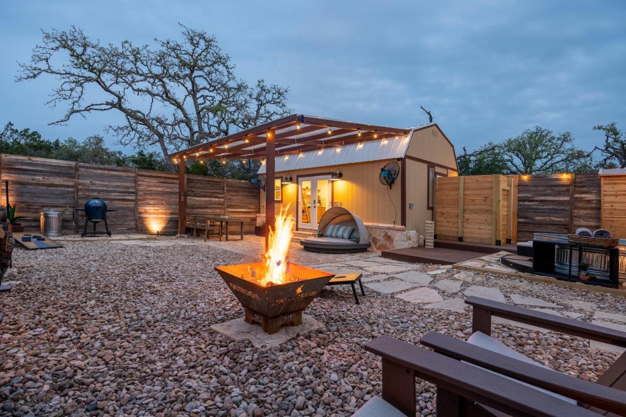 Romantic Tiny Luxury Retreat W Heated Pool, Sauna N Outdoor Shower In Wimberley 10 Acres エクステリア 写真