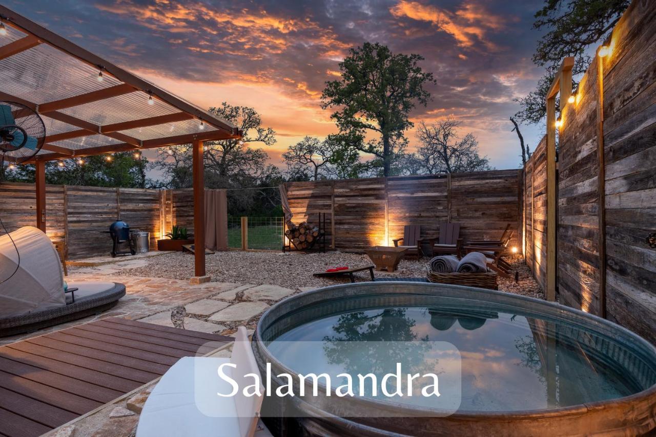 Romantic Tiny Luxury Retreat W Heated Pool, Sauna N Outdoor Shower In Wimberley 10 Acres エクステリア 写真